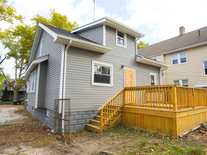 8216 Vineyard Avenue, Cleveland, OH 44105 Photo 3