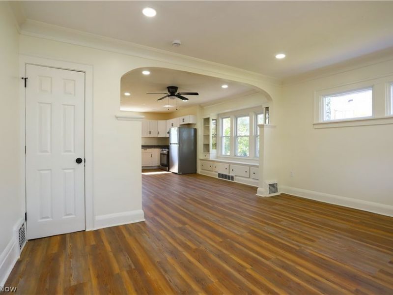 8216 Vineyard Avenue, Cleveland, OH 44105 Photo 6