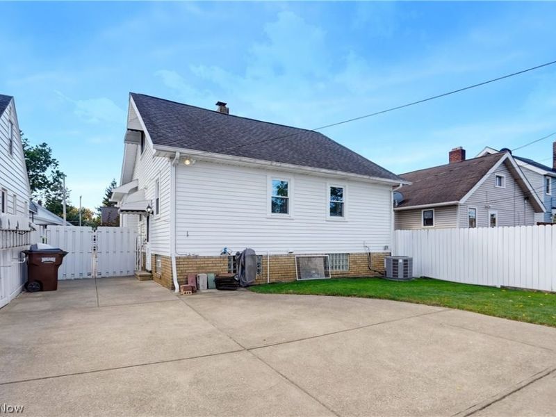 4614 Maplecrest Avenue, Parma, OH 44134 Photo 4