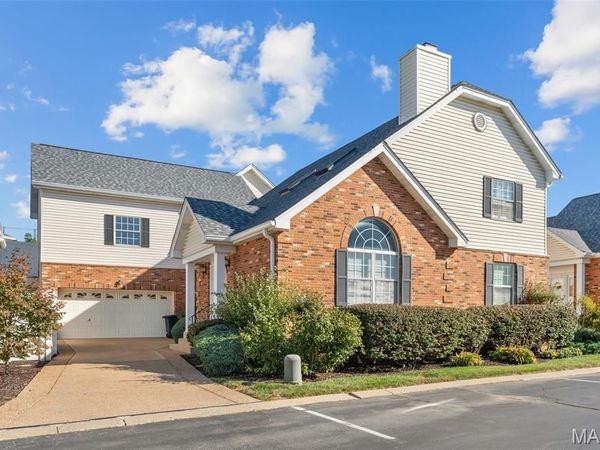 7463 Woodlawn Colonial Lane , St Louis, MO 63119