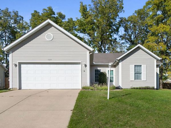 2325 Oakbrook Drive, South Bend, IN 46628