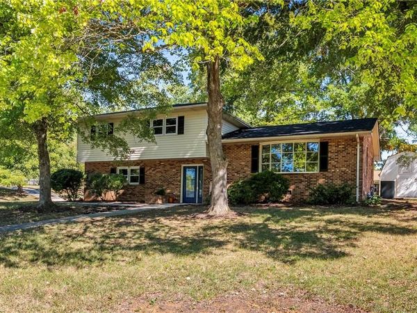 1602 Broadway Drive, Graham, NC 27253
