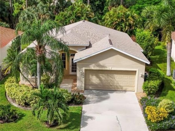 689 Crossfield CIR, NAPLES, FL 34104