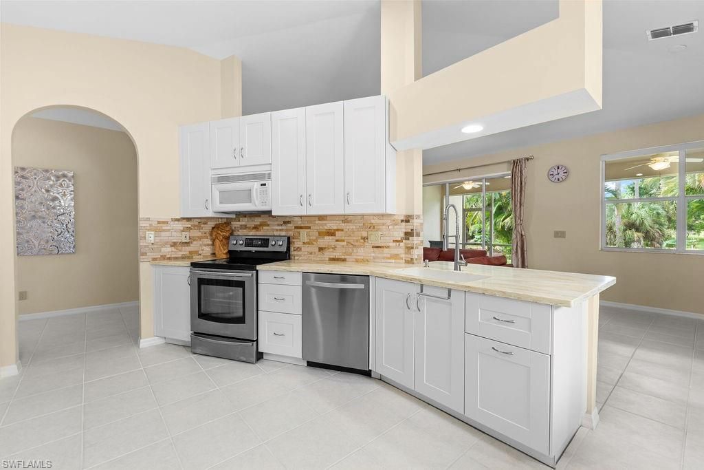 689 Crossfield Cir, Naples, FL 34104 Photo