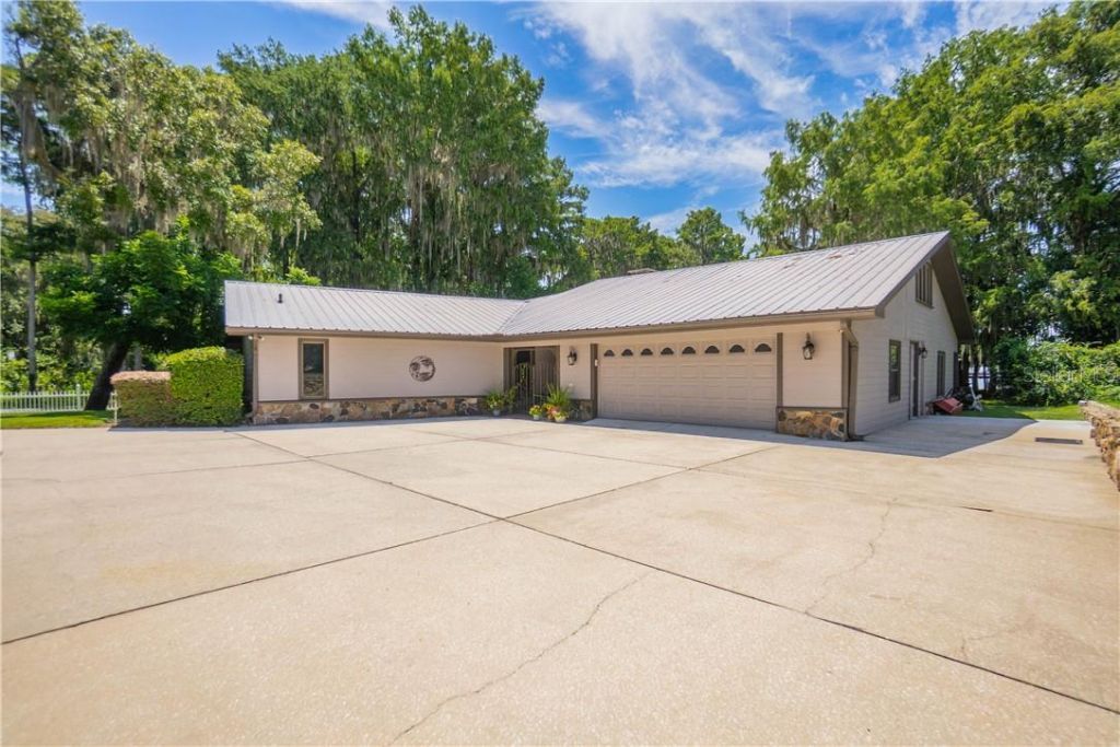 85 S Hunting Lodge Drive , Inverness, FL 34453 Photo