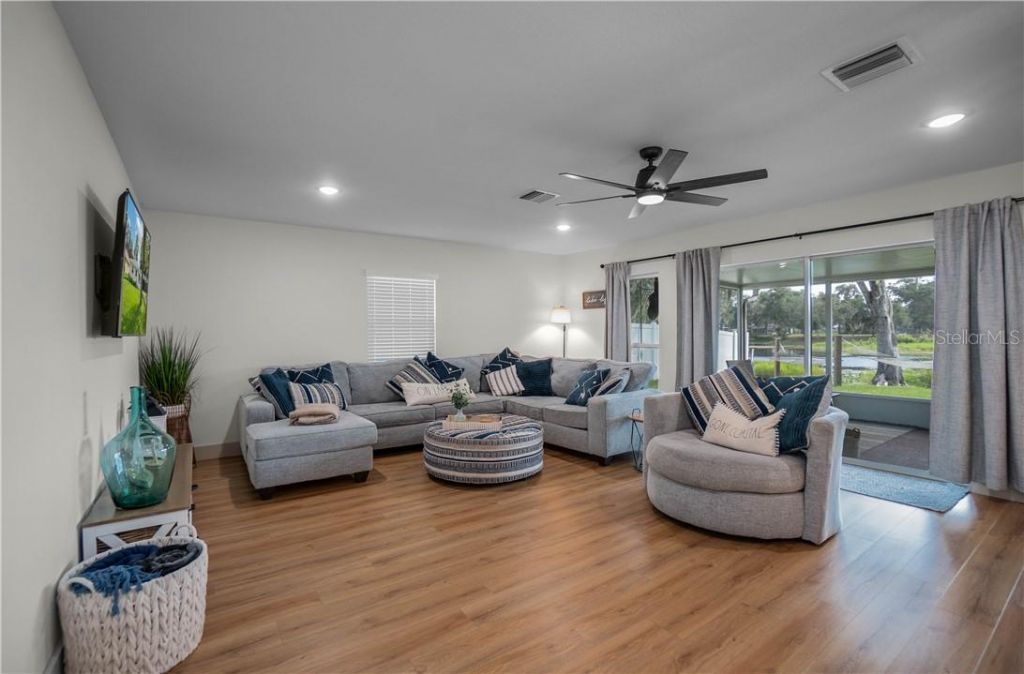 520 Lakewood Drive, Inverness, FL 34450 Photo