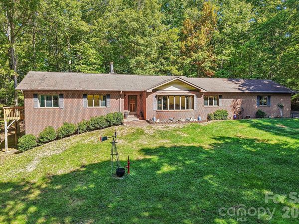 198 Woods End Drive, Hendersonville, NC 28739