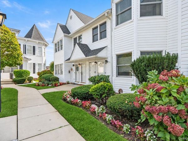 22 Ridgewood Drive , Wantagh, NY 11793