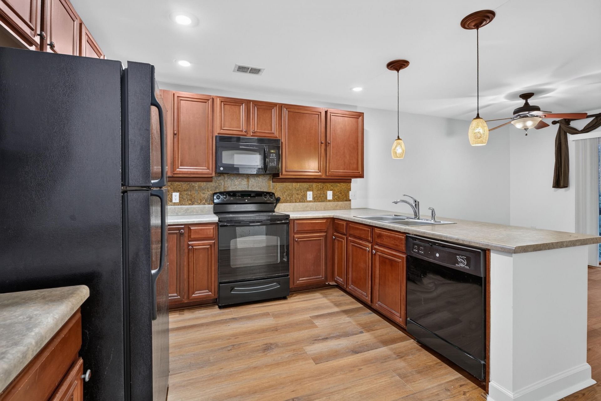 2862 Mackenzie Court Photo 4