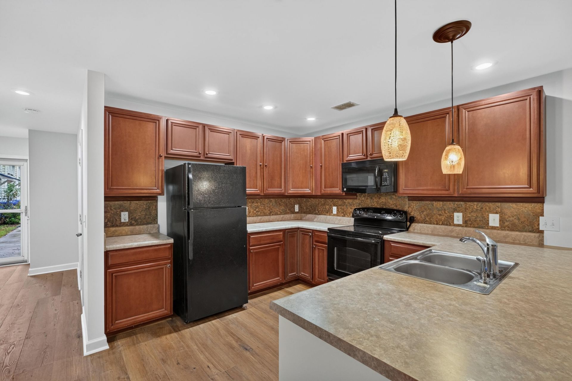 2862 Mackenzie Court Photo 5