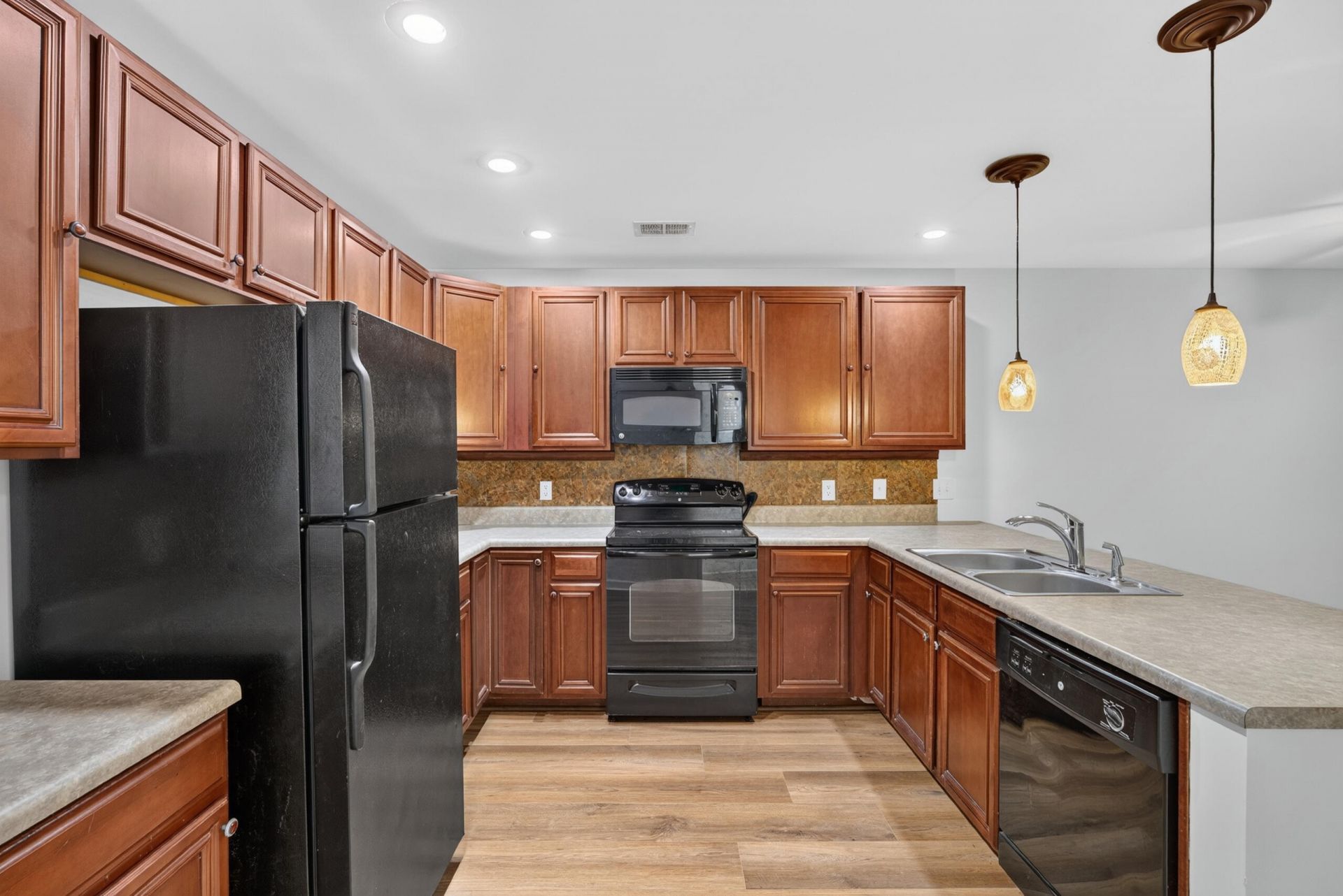 2862 Mackenzie Court Photo 6