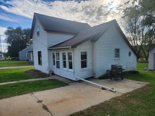 617 center Street, Wonewoc, WI 53968