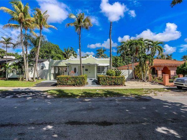 3085 NW 3rd St, Miami, FL 33125