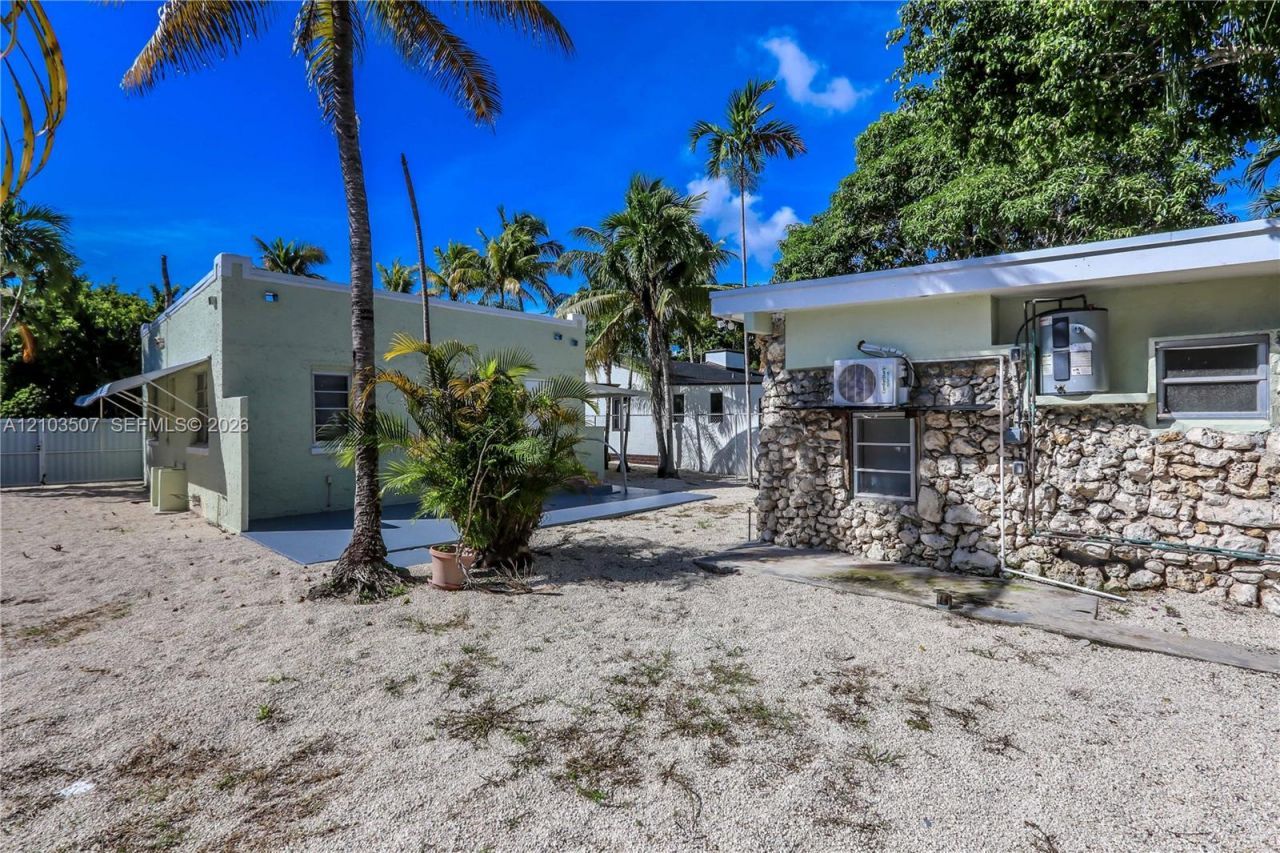 3085 NW 3rd St, Miami, FL 33125 Photo