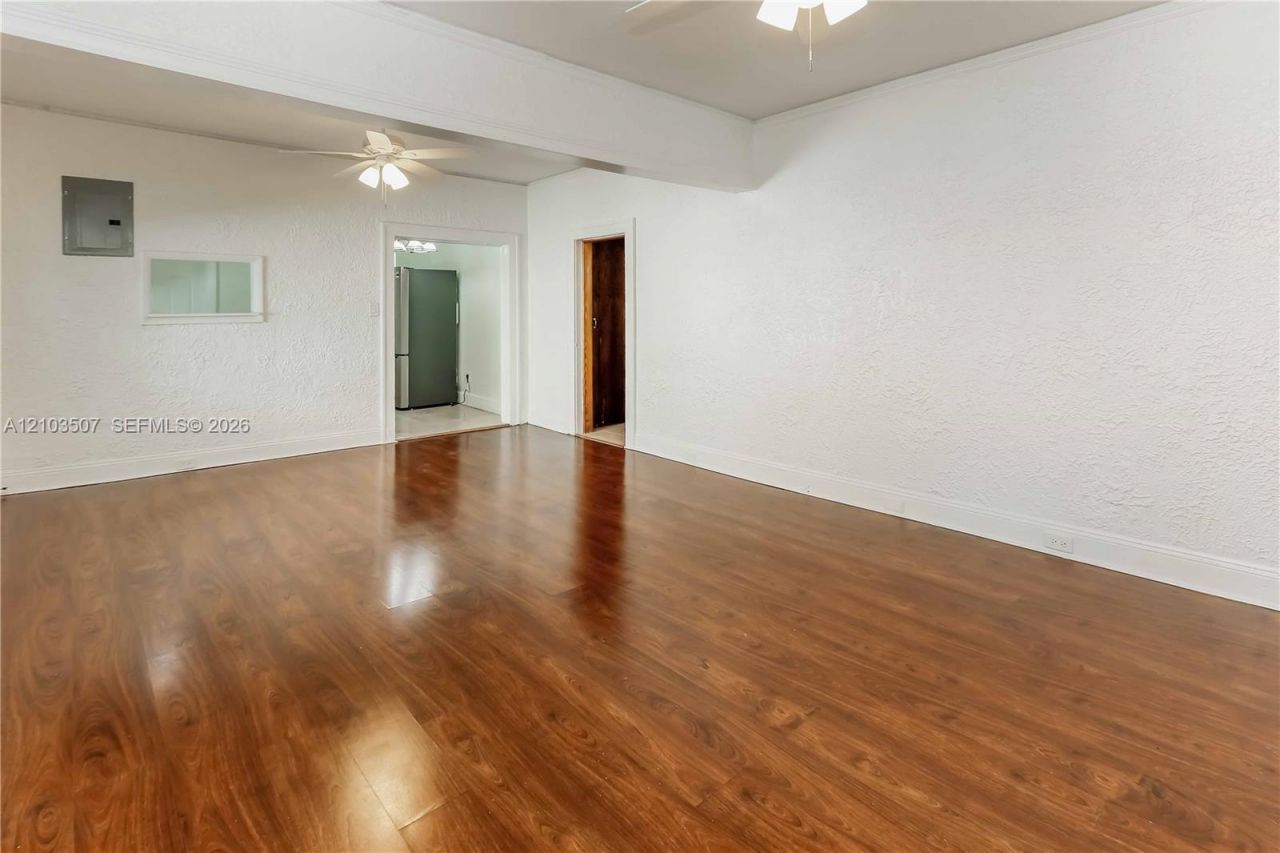 3085 NW 3rd St, Miami, FL 33125 Photo