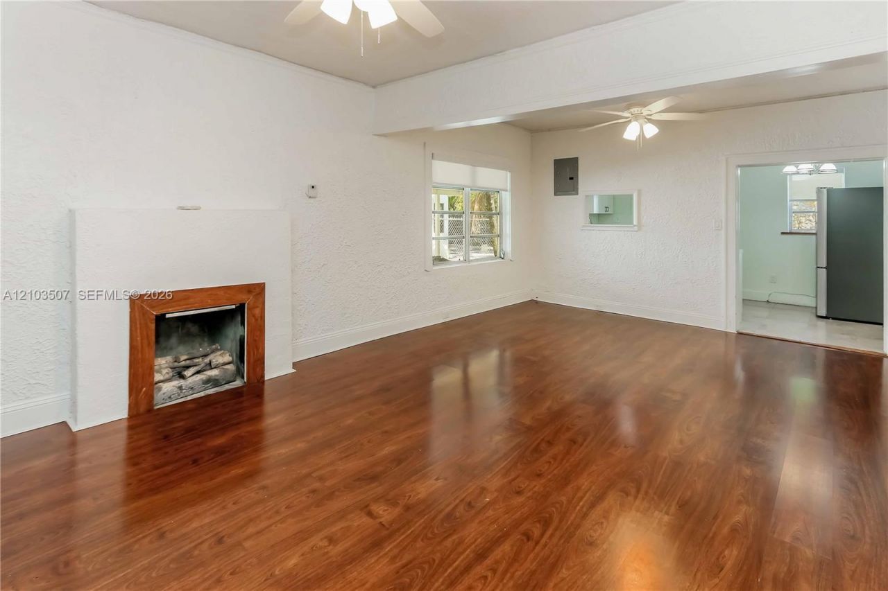 3085 NW 3rd St, Miami, FL 33125 Photo