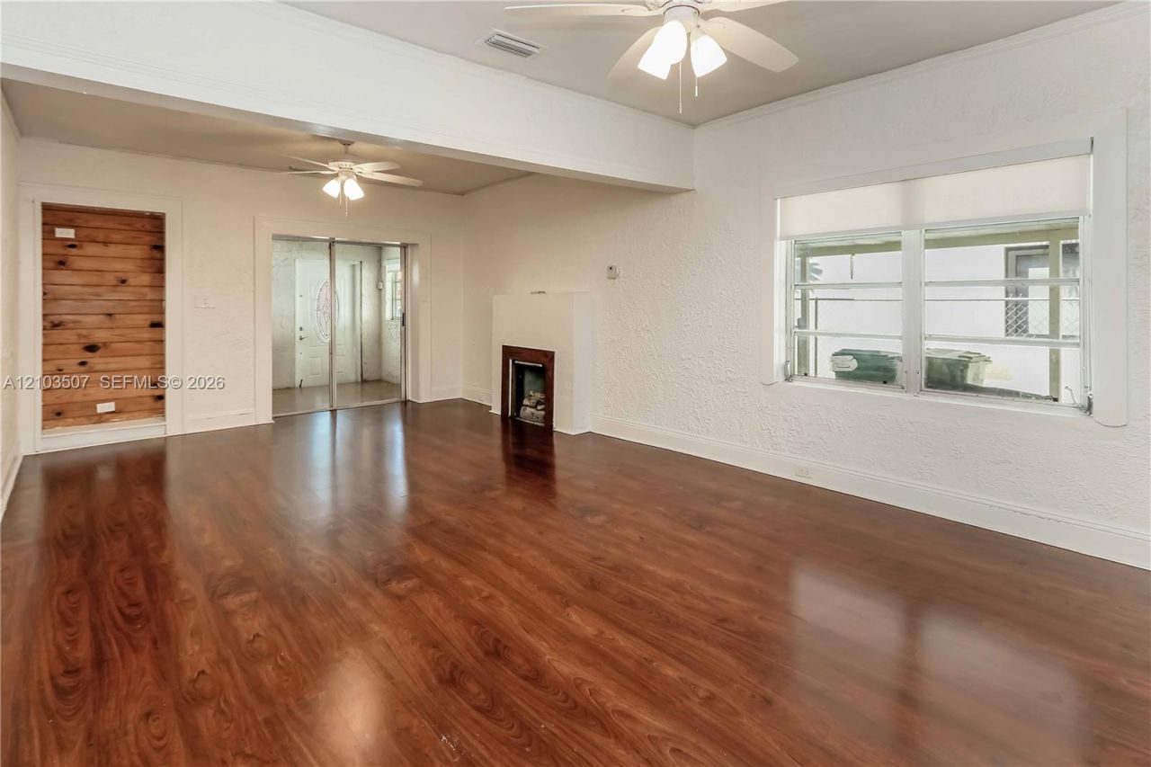 3085 NW 3rd St, Miami, FL 33125 Photo