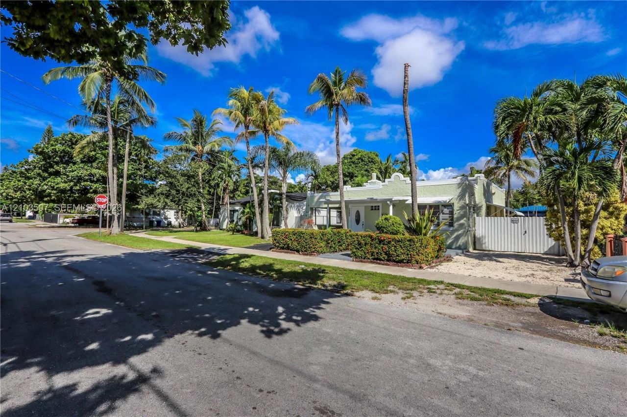 3085 NW 3rd St, Miami, FL 33125 Photo