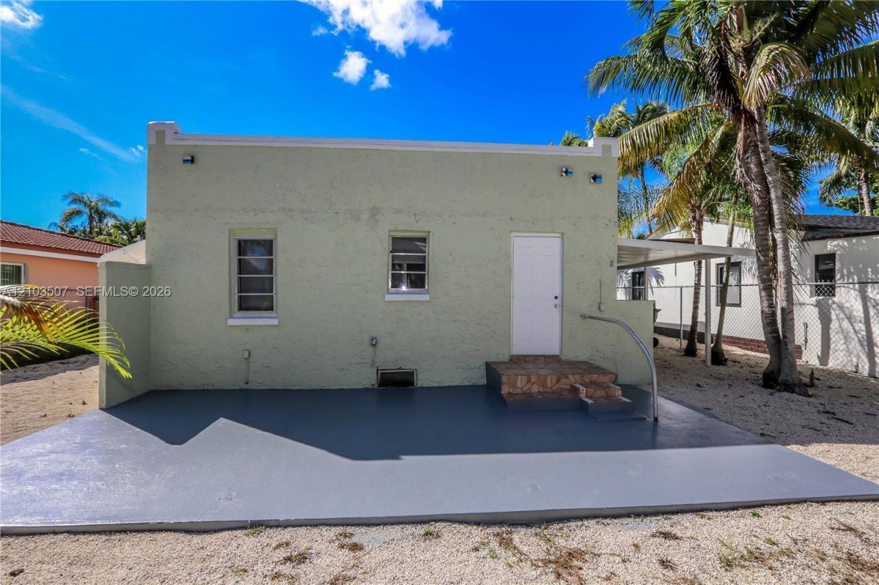 3085 NW 3rd St, Miami, FL 33125 Photo