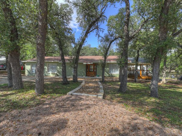 767 VALLEY OAKS DR, Canyon Lake, TX 78133
