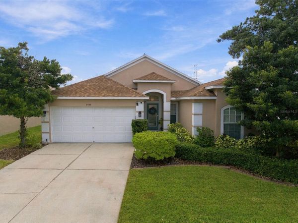 8335 CANTERBURY LAKE BOULEVARD , TAMPA, FL 33619