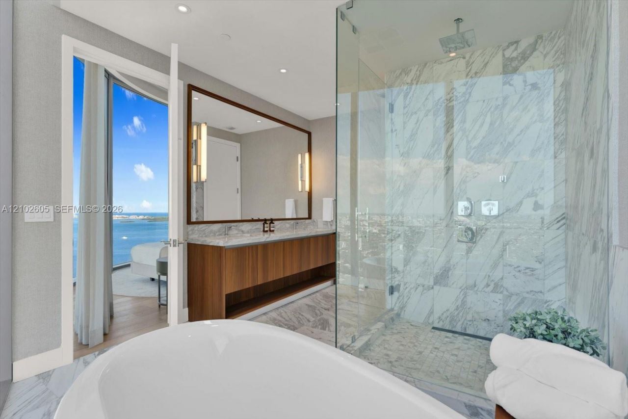 175 SE 25th Rd, Unit 3704, Miami, FL 33129 Photo