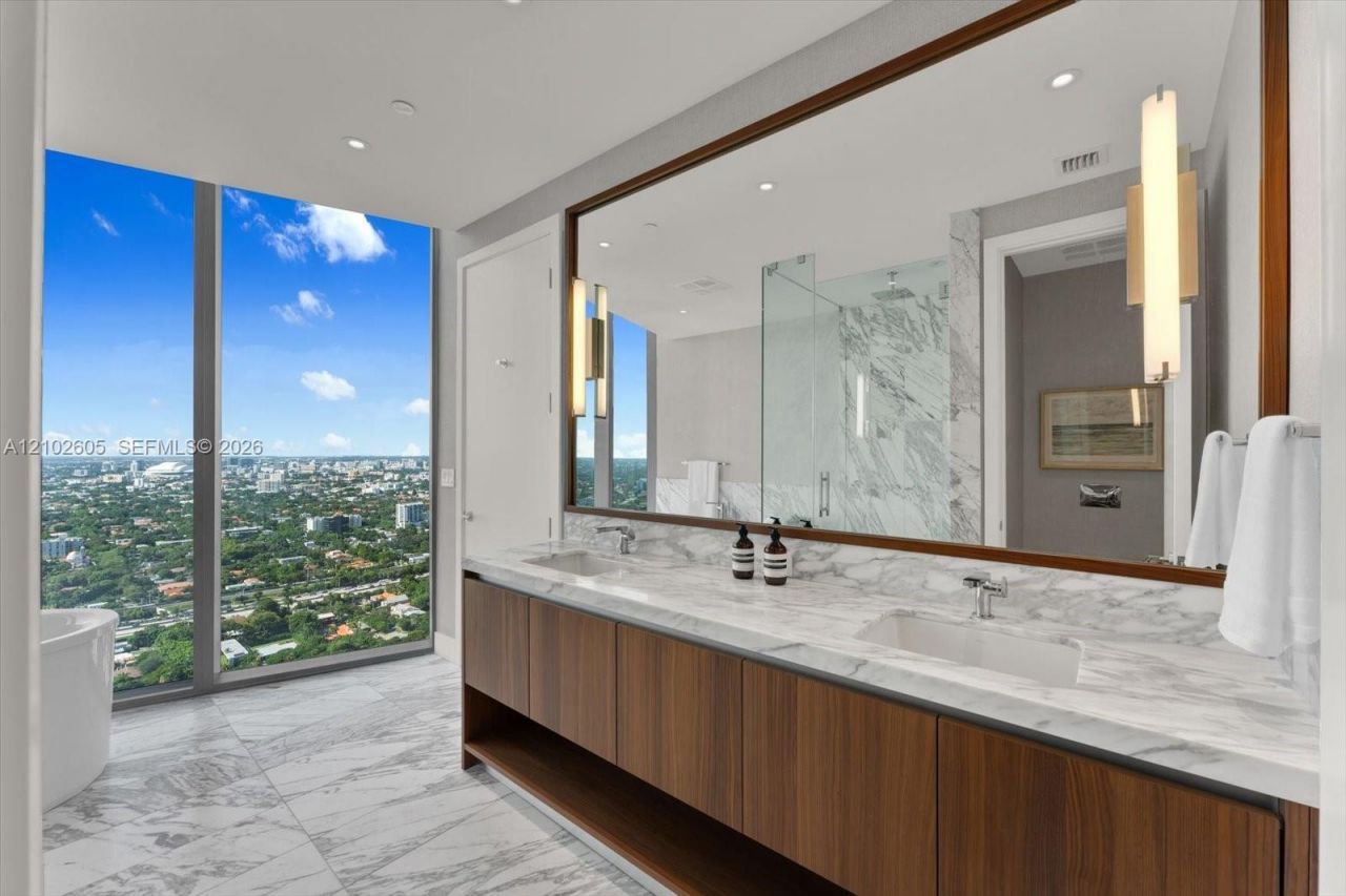 175 SE 25th Rd, Unit 3704, Miami, FL 33129 Photo
