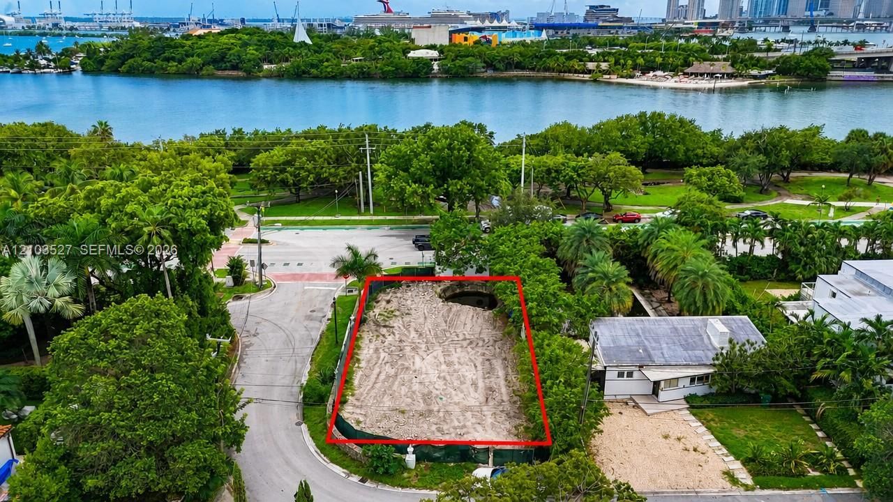920 N Venetian Dr, Miami, FL 33139 Photo