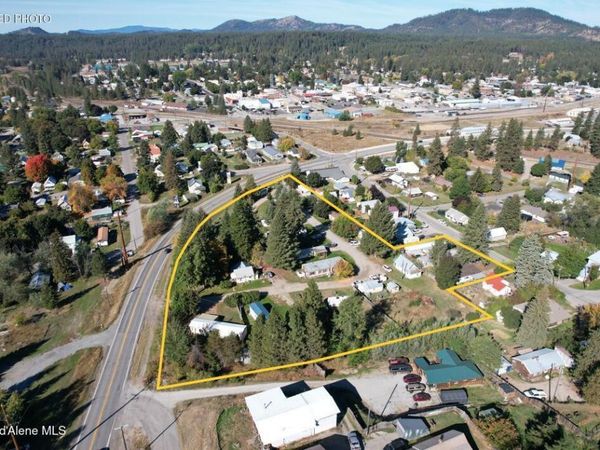230 Grasshopper Loop , Oldtown, ID 83822