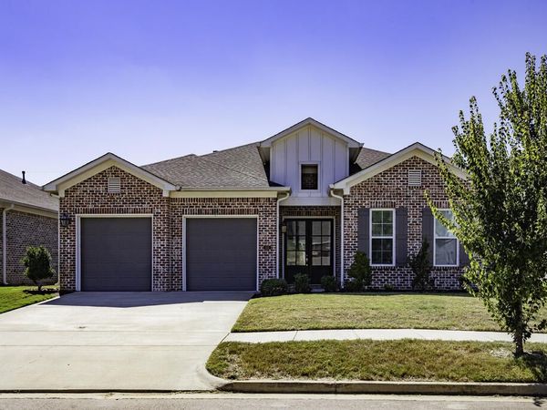 121 Hedges Cv, Oxford, MS 38655