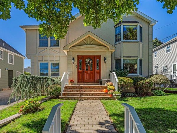 22 Clover Avenue , Floral Park, NY 11001