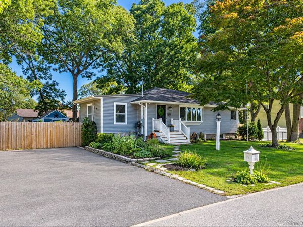 27 Ashwood Drive , Shirley, NY 11967