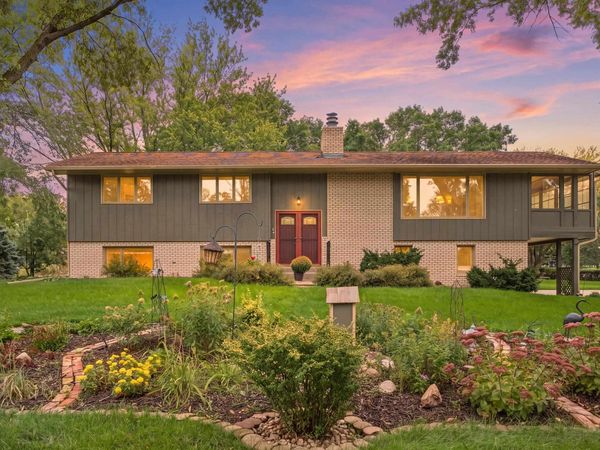408 SW 13th St, Beresford, SD 57004