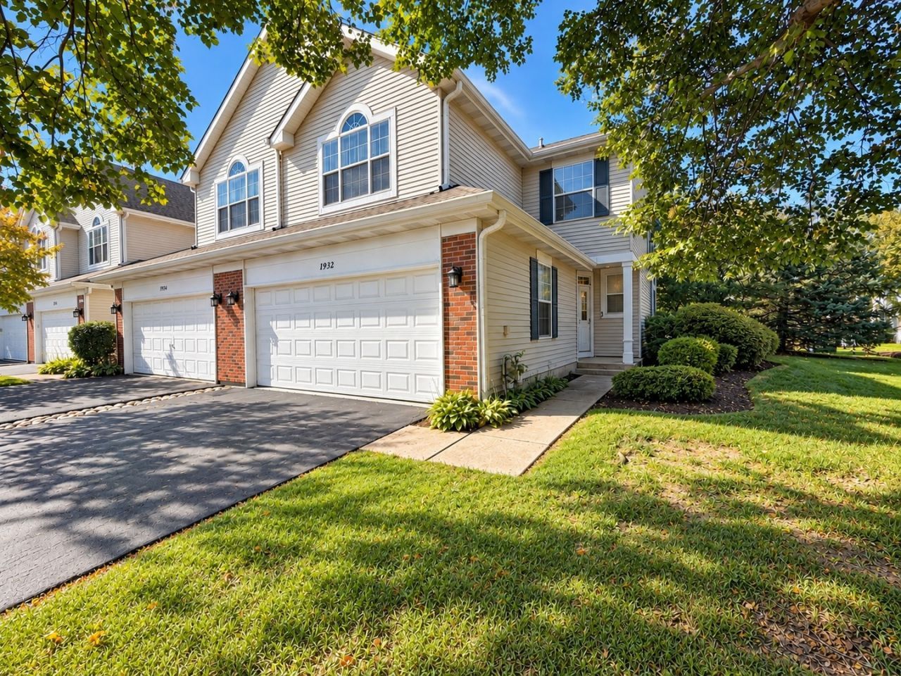 1932 Blackberry Lane, Hoffman Estates, IL 60169 Main Photo