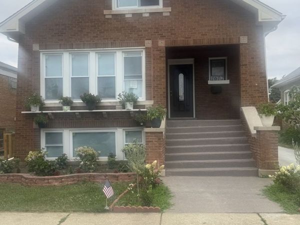 1612 S Scoville Avenue S, Berwyn, IL 60402