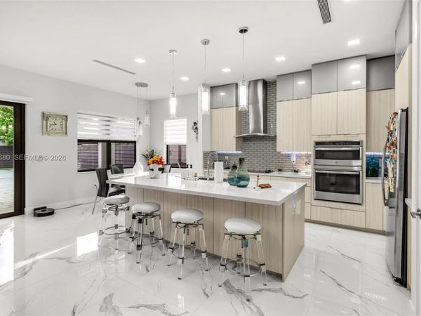 8924 NW 161st Ter , Miami Lakes, FL 33018