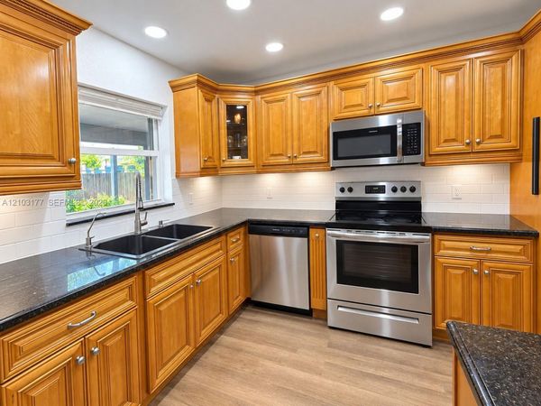 621 S 24th Ave , Hollywood, FL 33020