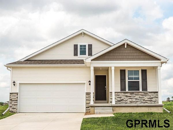 11461 White Pine Drive, Papillion, NE 68046