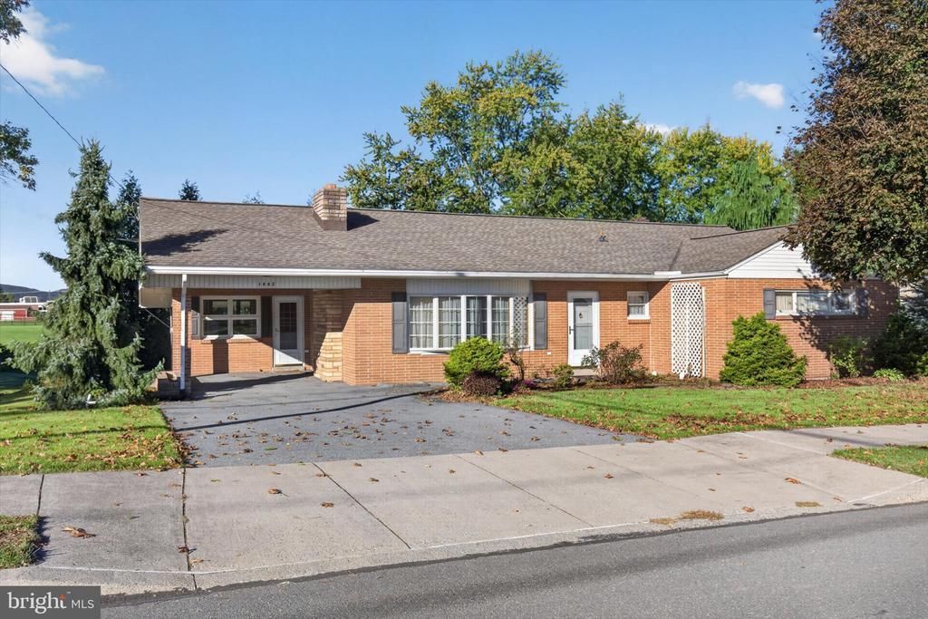 3882 N MARKET STREET, ELIZABETHVILLE, PA 17023