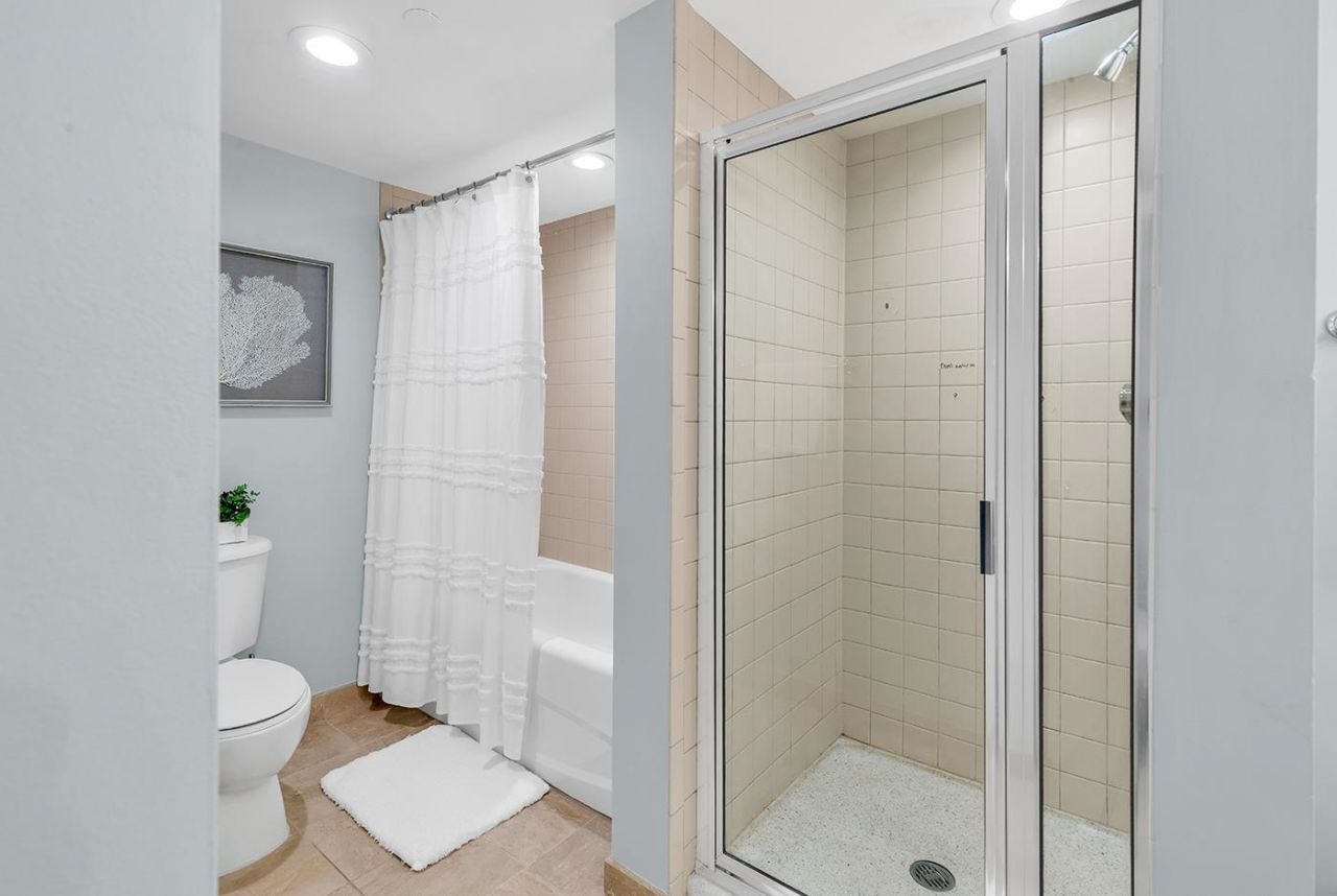 8560 Queensway Blvd. Photo 32