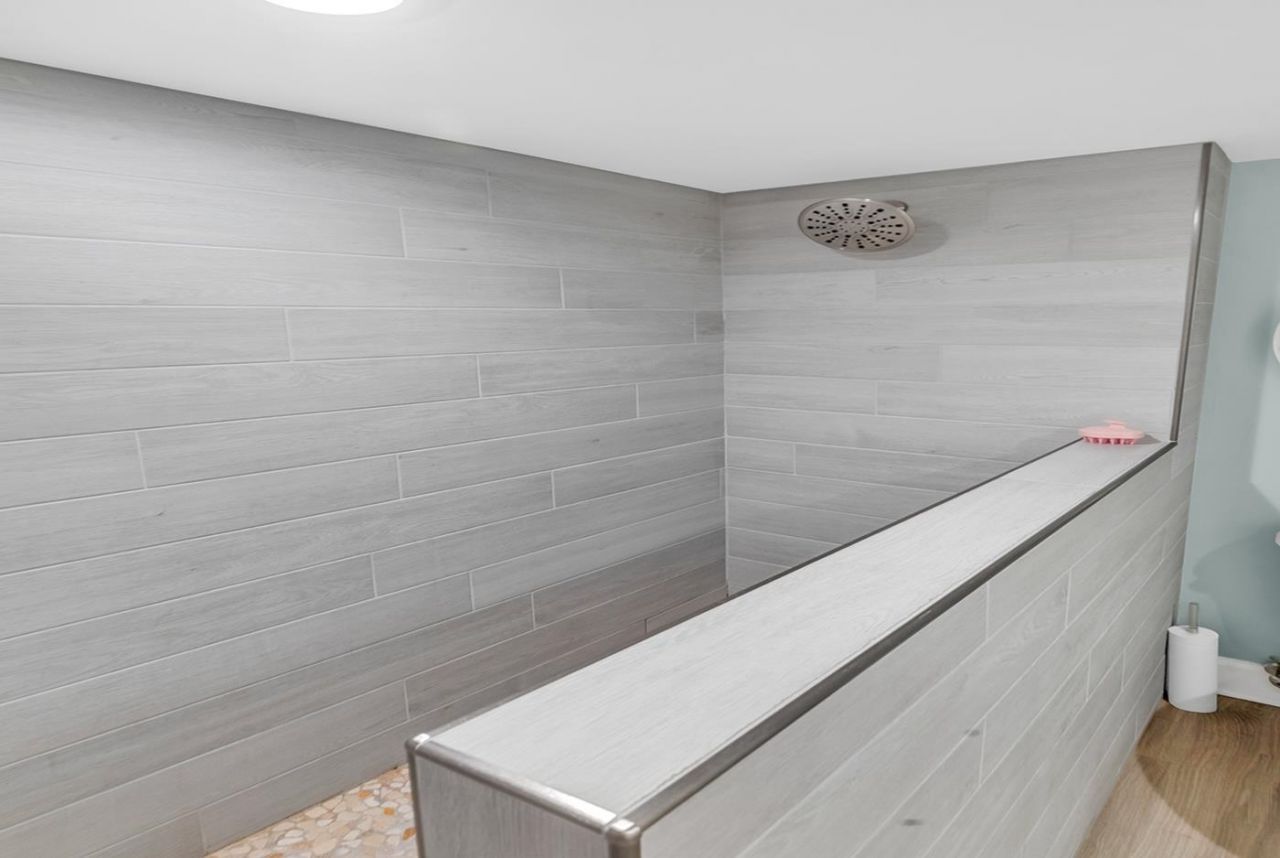 8560 Queensway Blvd. Photo 7