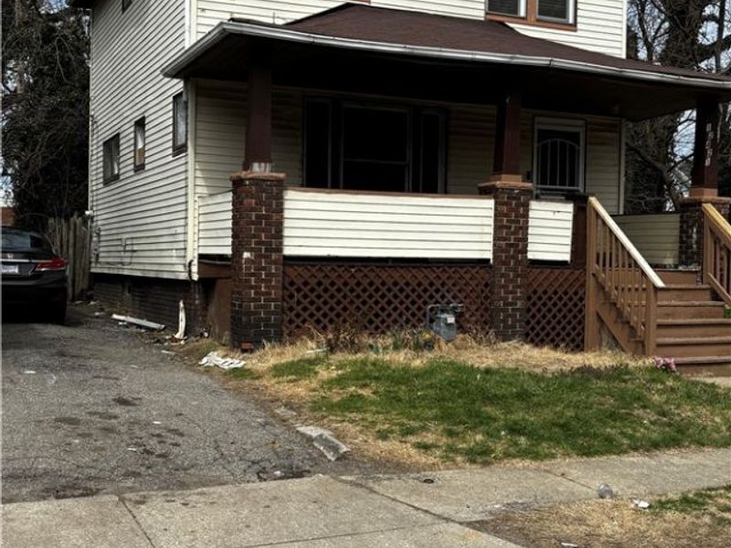 12421 Maple Avenue, Cleveland, OH 44108 Photo 2