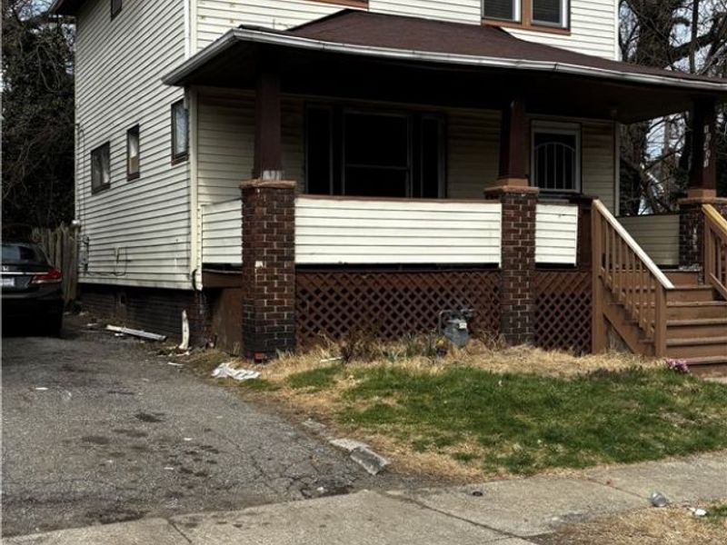 12421 Maple Avenue, Cleveland, OH 44108 Photo 3