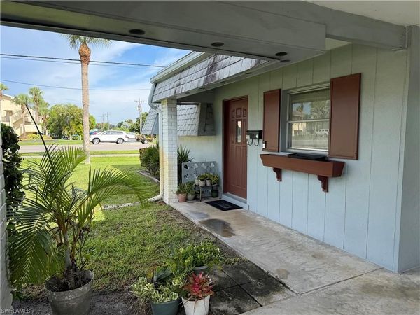 358 Easton CT , LEHIGH ACRES, FL 33936