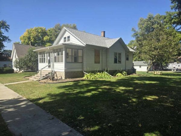 100 W Charles Street , McLean, IL 61754