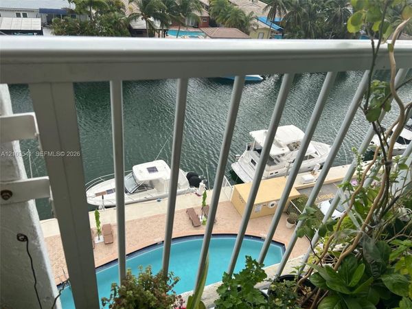 2000 NE 135th St , Unit 707, North Miami, FL 33181