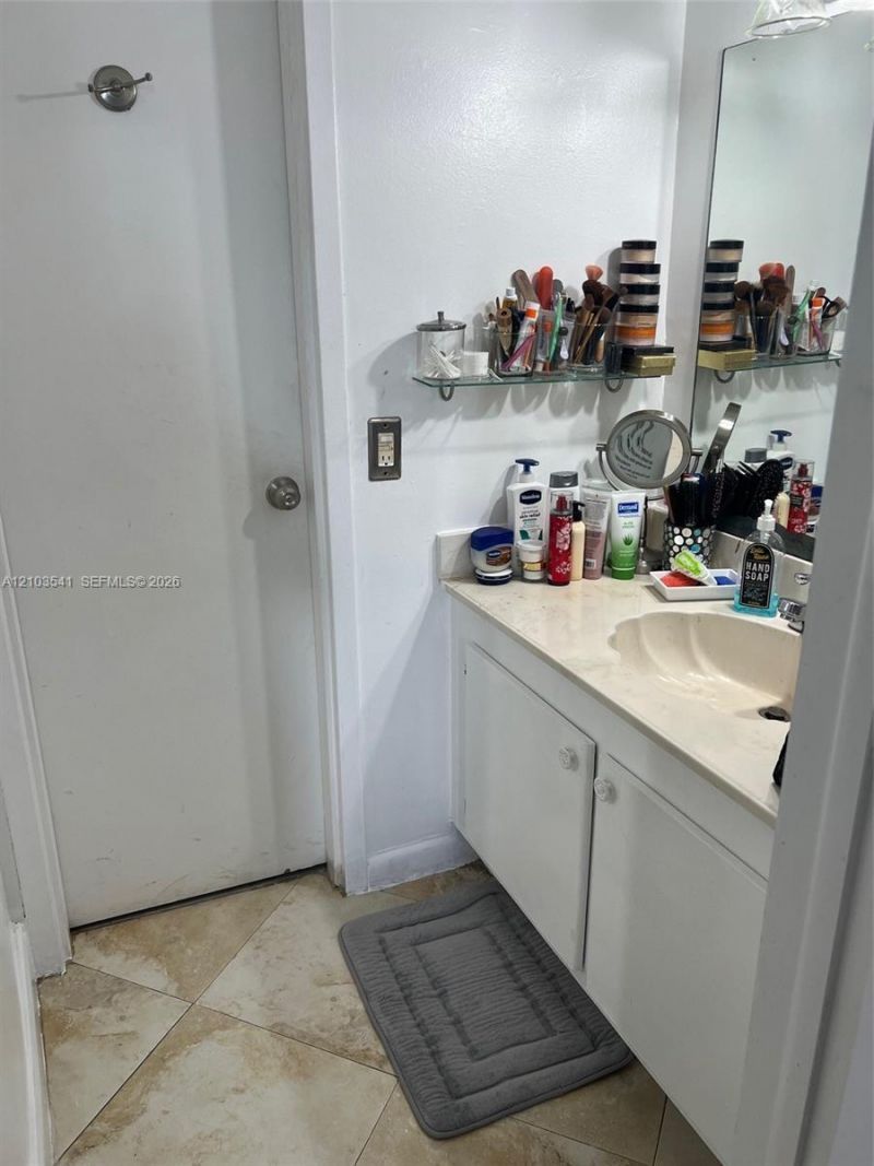 2000 NE 135th St, Unit 707, North Miami, FL 33181 Photo
