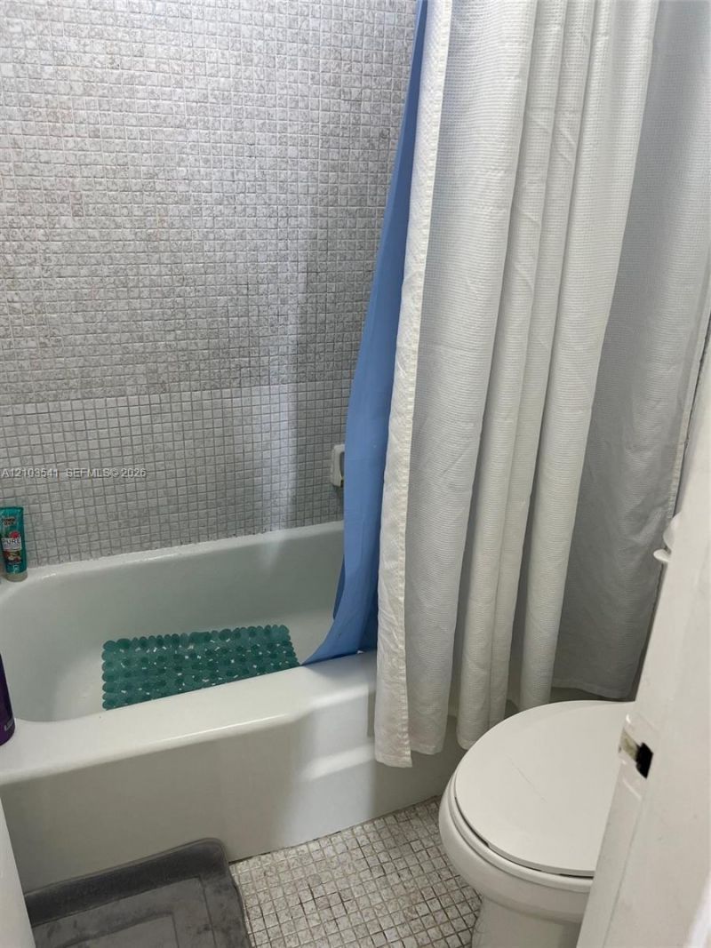 2000 NE 135th St, Unit 707, North Miami, FL 33181 Photo