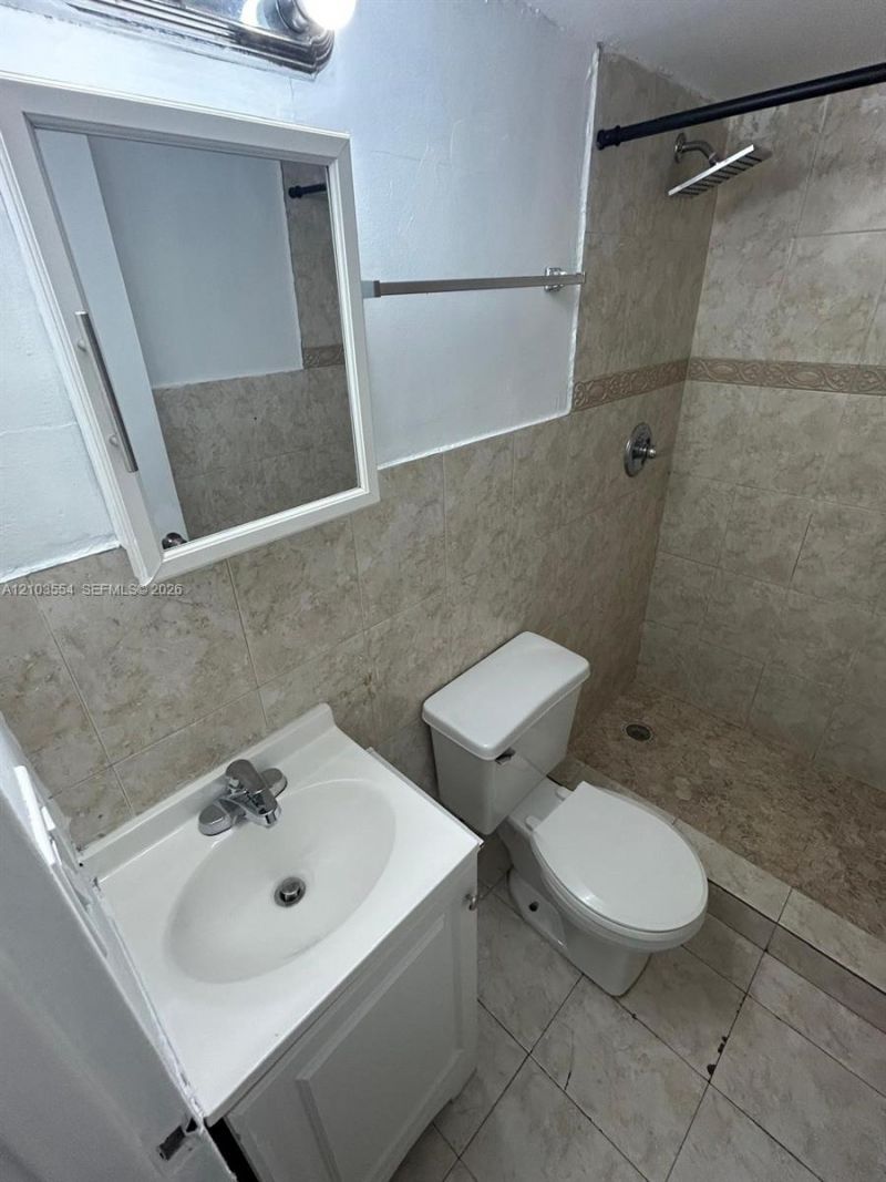 7545 E Treasure Dr, Unit 1A, North Bay Village, FL 33141 Photo
