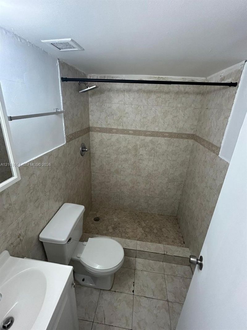 7545 E Treasure Dr, Unit 1A, North Bay Village, FL 33141 Photo